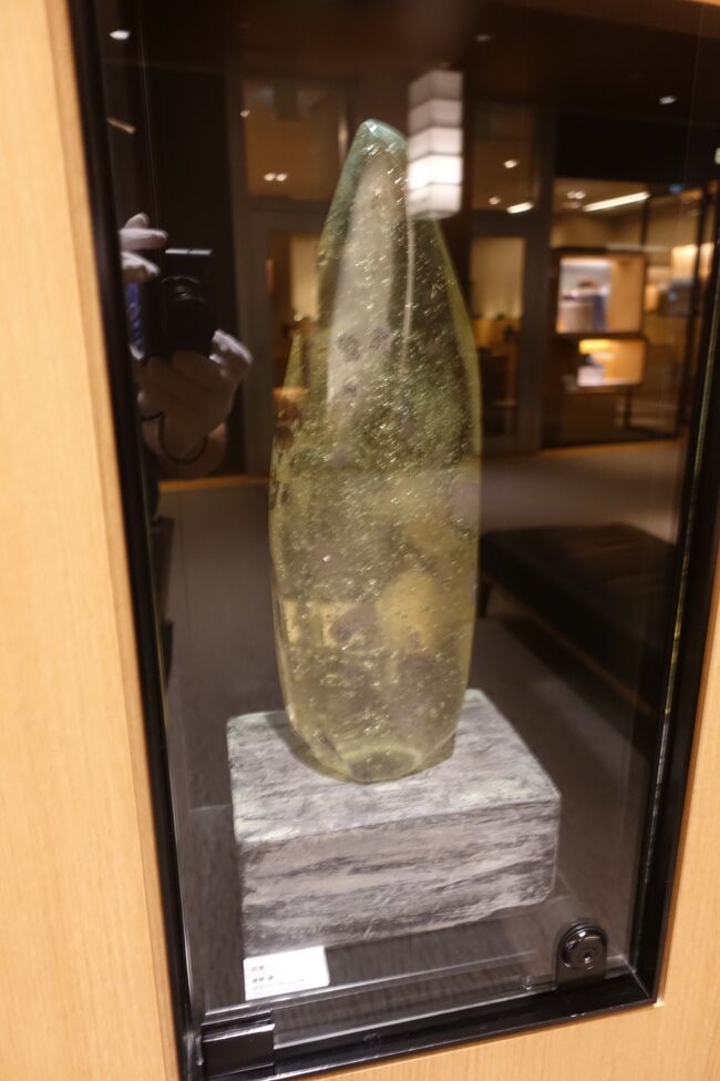 宇宙人が古代に地球侵略で使ったガラスの砲弾？みたいに見える。