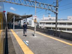 ■茂原駅

茂原市の中心駅、茂原駅に到着。

茂原駅は2面4線の高架駅で、外房線の主要駅でもあるので特急も止まります。