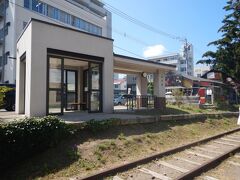 「旧色内駅」
小樽運河に向かう途中で立ち寄ってみた。当時の色内駅が忠実に再現されたかどうかは知らないが、街歩きの疲れた時の休憩所になっている。