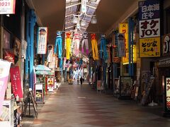 今どきの商業ビルに加え、昔ながらのアーケード街が縦横無尽に拡がっているのも、この界隈の特徴。。