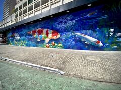 『ブラジル・サンパウロのバットマン横丁』

日系移民が経営する「HIROTA」というコンビニエンスストアーの店舗の壁に描かれたもの。
