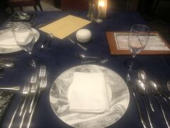 お楽しみのディナータイムです！

今回は予約時にフレンチしかチョイスできへんかったけど、いろんなブログやネットの紹介では高評価なんで楽しみです(^_^)