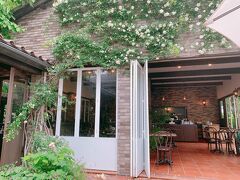 お風呂に入ってさっぱりしたら、ランチへ
同じ南軽井沢にある軽井沢レイクガーデン内にある『イレブンシスティールーム』です
