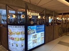 広島駅に2019年に開業したekieは広島名物多めのオシャレなレストランがたくさん入った駅ビルでどこのお店もとっても美味しそう。事前に調べていった瀬戸内イタリアン　Massaへ入店。