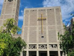 広島のカトリック教会です。
原爆後、被爆者の対応にご尽力された神父さんが立て直された教会の場所に建設された教会です。
中はステンドグラスが綺麗で、神秘的な素敵な教会でした。