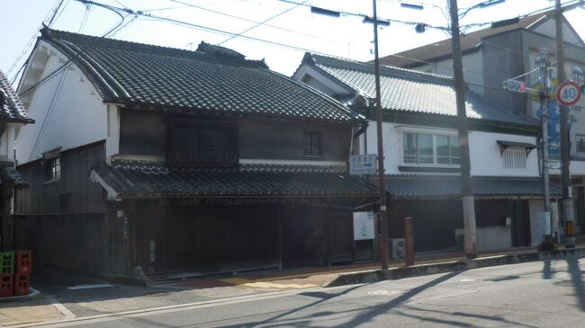 　国道２４号線から１６８号線と歩き、１０分で重伝建地区の東端に到着。重伝建地区はここから分かれた新町通り一帯です。