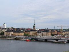 ５月にひとりで訪れたMonteliusvägen、
ここからの景色を見せようと家族を連れて来た。