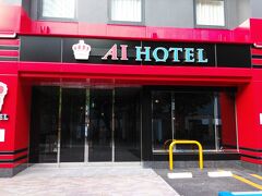 2021年7月24日(土)

AIホテルチェックアウト。本当は石垣早朝便のための予約で、石垣飛ばないならキャンセルしても良かったのですが、キャンセル料掛かってしまうので札幌早朝便を取って無理やり前泊。外観の色使いがエアアジアみたいですが、内装はシックで標準的なビジネスホテルです