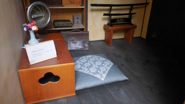 　中庭に面した一室に篤太郎の勉強部屋がありました。