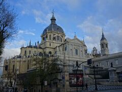 アルムデナ大聖堂
Catedral de Santa María la Real de la Almudena