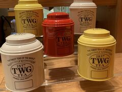 ホテルに戻り『ストレス』でお買い物。ＴＷＧの缶かわいいよね～。