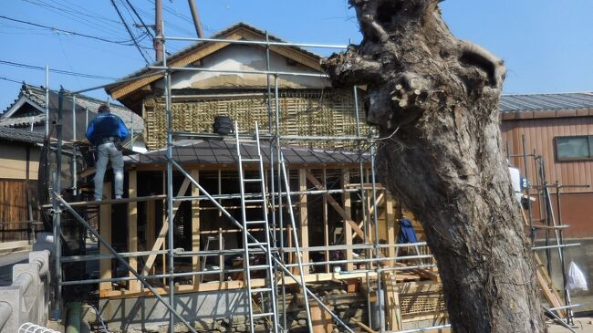 　修復されているところを見ると、外見は昔のまま新たな業態で復活するのでしょう。天晴れ！