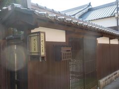 　旅館「やなせ屋」。大正時代の町家と離れと土蔵を一棟貸しにしたユニークな宿泊施設。