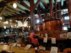 小樽の運河沿いの小樽倉庫No1ビールの醸造所とビアパブを併設したビアレストラン。
ここでは、酵母が生きた本各派ドイツビールを飲むことができます。
石造りの倉庫をコンバージョンした店内はいい雰囲気です。

