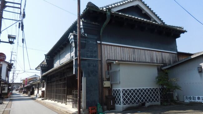 　いかつい感じの建物が見えてきました。