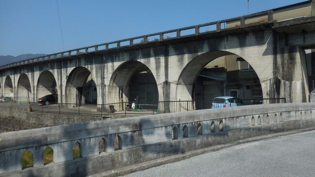 　１９９７年のカンヌ国際映画祭で新人監督賞を受賞した河瀬直美監督の「萌の朱雀」はこの五新鉄道と西吉野村を舞台にした作品だそうです。