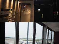 ＜新千歳空港 スーパーラウンジ＞
喉がカラカラと思っていたら階下にカードラウンジ発見！
北海道らしく牛乳をゴクリ
炭酸も欲しかったのでリアルゴールドも飲んだら飲み合わせがBADだったらしい(~_~;)