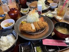 で、とんかつ屋さんへ。
マップについていたクーポンでドリンク＆食後のアイスがもらえて大満足。
とんかつは千葉のブランド豚「林ＳＰＦ」とのことで、ご当地感が出ていい感じ。