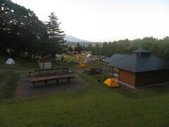 翌朝、キャンプ場の風景。