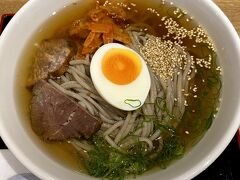 大分駅で食欲があるような無いような気がしたので、冷麺なら食べられるだろうとトキハデパートの地下で冷麺を食べました。モチモチの麺です。