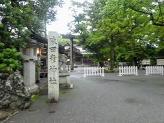 猿田彦神社に到着です。
昨日、麻吉旅館に行く前に乗り換えた場所よね。
イメージもっと広いのかと思ったらそれほど広いわけではないんですね。

