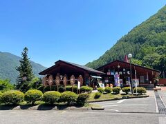 お腹が空いていたので、
この時間でも食事ができる道の駅へ。

「道の駅 風穴の里」