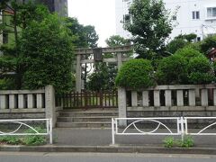 野見宿禰神社（かつての高砂部屋がこの東にあり、歴史は日本書紀の時代よりありました。）相撲の神様の神社