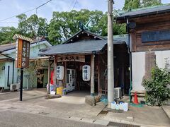 その２
紫尾温泉神の湯（鹿児島県）
https://onsen.unknownjapan.co.jp/article/2016/07/23/08

山奥にある小さい紫尾の集落、その公共温泉浴場。
近くに駐車場もあってアクセス容易。
ちょっと熱めの温泉だけど、お肌がぬるっとする美肌系。
こりゃいいわー。お肌つるつる。しかし熱いのでそんなに入ってられない。
冬がいいなこれは。