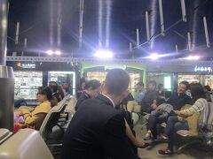 ゲート近辺でうろうろ
もう少しラウンジにいとけばよかったかも