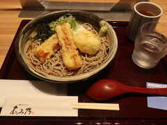 平日に１日半のお休みを取りました。

朝ゆっくり家を出て、奈良に着いたら
先ずはお昼ご飯 ♪
予定していたお店はお休みだったので
隣の麺屋さんに入りました。
母は海老天、私は竹輪天のお蕎麦を
頂きました。