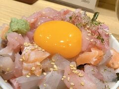 7月某日のランチ★
この日は御堂筋線の終点「中百舌鳥」まで来ていた
やっと時間ができお昼ご飯が食べれるよ～
で、時計を見たら14:45

なかもず駅周辺の飲食店
ランチの時間帯が終わり、一旦お店が閉まってる所ばっかりだった

天王寺か難波まで戻ったら幾らでもお店はあるから
もうちょっと我慢して天王寺まで戻る事に

もう何度も旅行記で紹介している
海鮮が安いだけの店『スタンドふじ』へ

ランチメニューは15時まで
ぎりぎり、、、間に合わなかった(￣▽￣;)ﾁｰﾝ

15時から提供される海鮮めし　480円　(←飲みの〆めし的なメニュー)