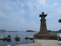 一番、有名な常夜燈のある景色。

港の常夜燈としては、日本一の高さだそうです。