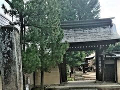 ホテルの近くには史跡の古い国分寺がありました。