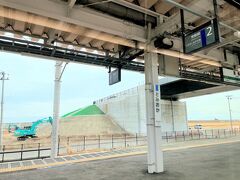 富岡駅。
防潮堤しか見えませんでした。