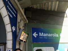 マナローラ駅からヴェルナッツァへ電車で移動。