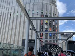 大阪駅に到着。ヨドバシ上のホテルに向かいます。