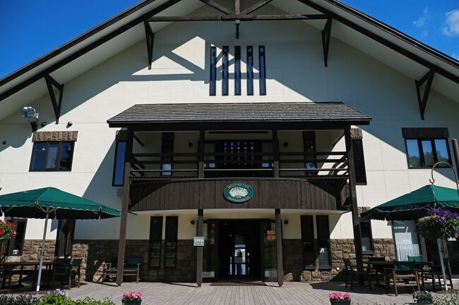 花人の舎と呼ばれる建物では、冨田ファームオリジナルのラベンダーグッズ専門ショップも入っているので、土産物探しにピッタリだった。