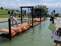 早速「水上アスレチック」へ