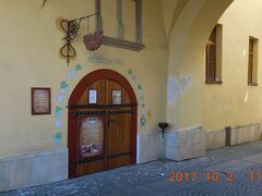 　ワイン博物館。焼失した旧市庁舎の地下にあったワインセラーを博物館として復活させたものです。