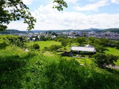 こちらは二ノ丸茶屋

ここで御城印が買えます。（２００円）
下に戻った後買ったのですが、買ったらまさかの歴史館の割引券くれました。
先にこっちに行くべきだったか～～～～～。なんて。