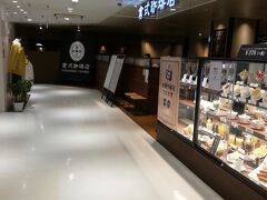 倉敷コーヒー店など、駅ビル内には飲食店多め。