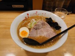 札幌と言ったら味噌ラーメン！
という事でラーメン屋へ。
有名所は東京で食べられるから、あえて地元感のある所へ。

。。。味が濃いな。。。