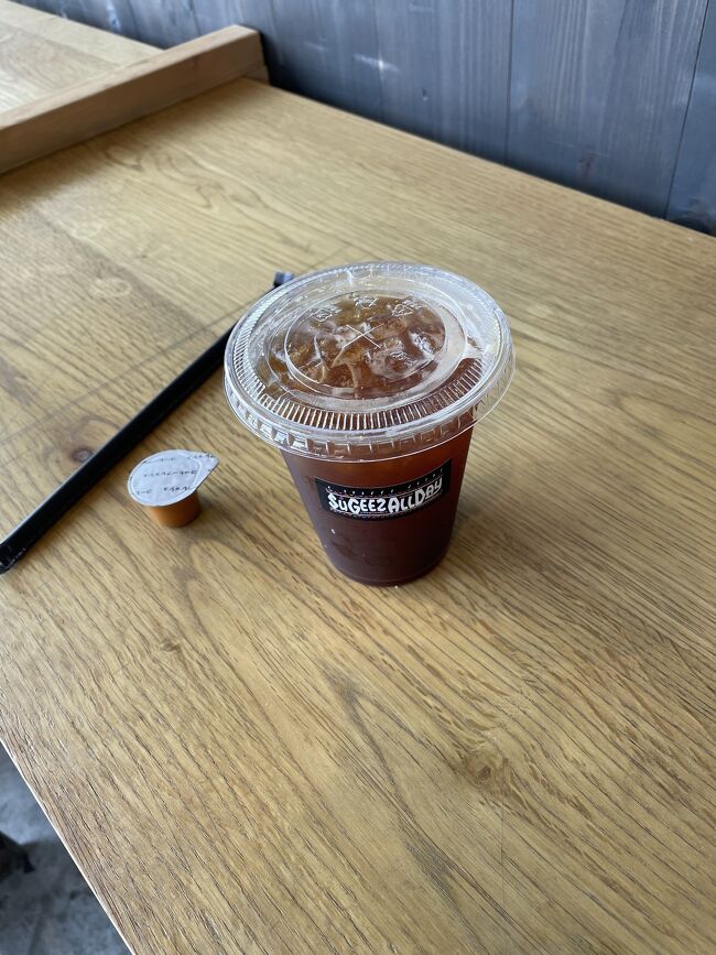 アイスコーヒーで一息、久しぶりのサイクリングに疲れました。