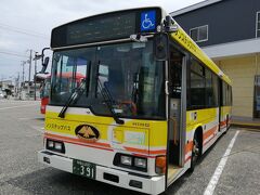 川から湯が湧く川湯温泉は初めて♪

新宮駅でバスに乗る前に、川湯温泉のホテルに電話。
チェックインには早いのに、バス停まで迎えに来てくれてありがたや～