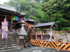 渡瀬温泉を経由して、湯の峰温泉には8分で到着。
あれっ！？
公衆浴場がなくなっている！
