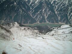 立山ロープウェイ大観峰駅からの眺め。これも絶景。