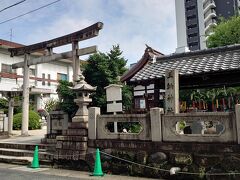 三輪神社に到着。
昨日行った若宮八幡社からも近く、大須商店街そばにあります。