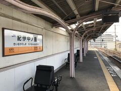 阪和線紀伊中ノ島駅ホーム。
和歌山行きに乗車。