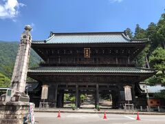 10時過ぎ、身延山久遠寺に到着。

この時間でも、めちゃ暑いのよ～。