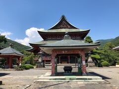 甲府市内に来てランチ前に甲斐善光寺へ。
お参りをして御朱印を頂きました。

そして、最近TVのニュースで全国最高気温№1の甲府。
この時すでに車の外気40度。(ﾟﾛﾟ)

ぐんぐん上がって外気44度まで上がりました。

14時。
ランチは名物ほうとう。。。とか考えていましたが、甲府市内で店舗の下が駐車場になっているスシローを見つけて飛び込みました。
ランチ客がはけた後で静かで涼しい店内でゆっくり頂きました。

日陰に置いても、エンジンをかけたら外気40度。(ﾟﾛﾟ)
